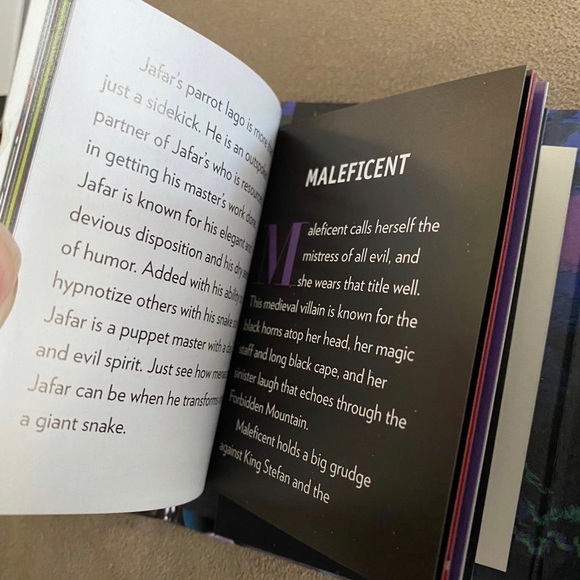 FINAL MARKDOWN• 
⚡️Disney Villains Enamel Pin boxed Set With 3 Exclusive Designs - Picture 5 of 7